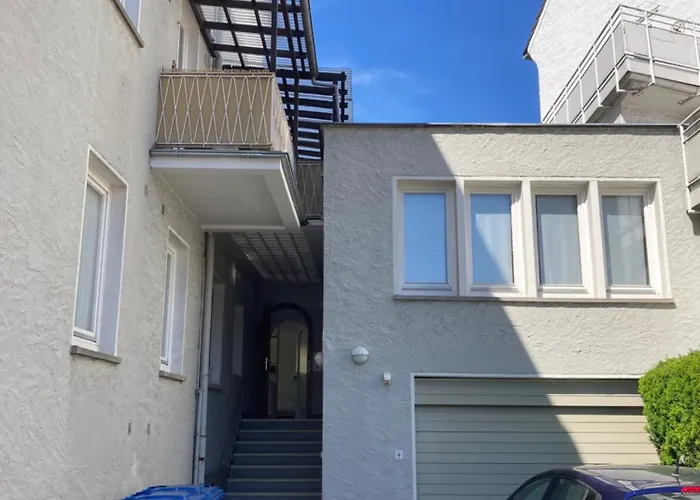 Akram I - Zentral Und Ruhig